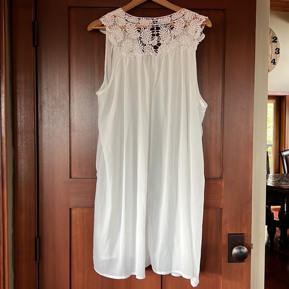 White lace dress - Picture 2 of 3